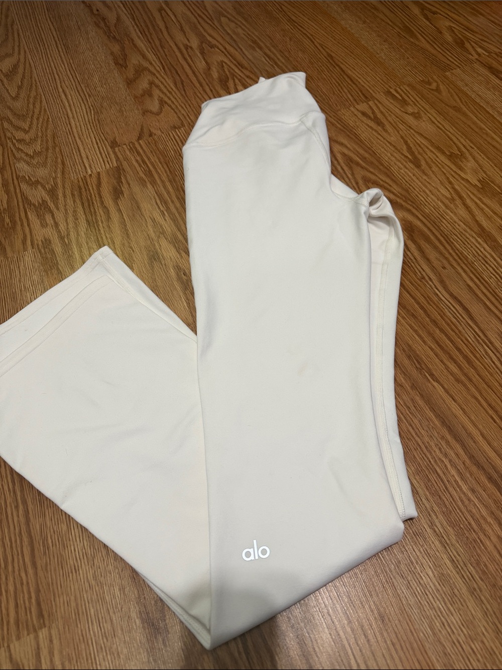 ALO Yoga womens Cream flare Leggings with Subtle Logo